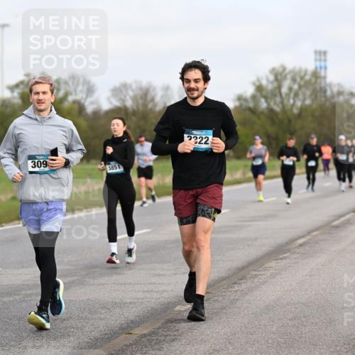 12.04.2026 - 45. Internationalen Wilhelmsburger Insellauf Dr. Thomas Lammeyer http://msf.ph/oto/9436908 12.04.2026 09:29:05 Laufen 309, 5851, 2222 meine-sportfotos.de