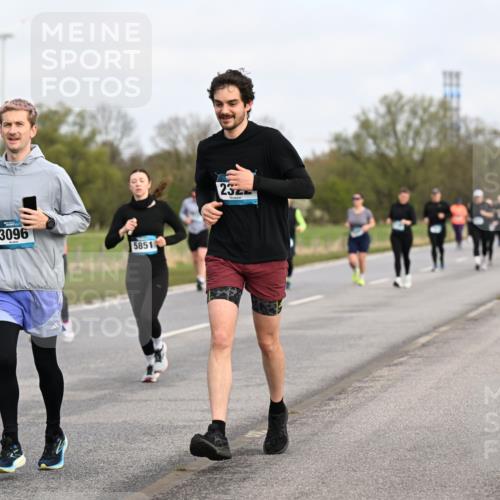 12.04.2026 - 45. Internationalen Wilhelmsburger Insellauf Dr. Thomas Lammeyer http://msf.ph/oto/9436910 12.04.2026 09:29:06 Laufen 3096, 5851, 232 meine-sportfotos.de