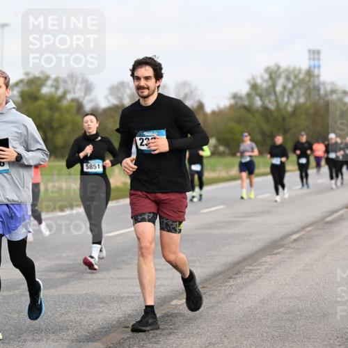 12.04.2026 - 45. Internationalen Wilhelmsburger Insellauf Dr. Thomas Lammeyer http://msf.ph/oto/9436911 12.04.2026 09:29:06 Laufen 3096, 5851, 23 meine-sportfotos.de