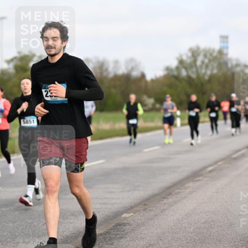 12.04.2026 - 45. Internationalen Wilhelmsburger Insellauf Dr. Thomas Lammeyer http://msf.ph/oto/9436916 12.04.2026 09:29:07 Laufen 5851, 25 meine-sportfotos.de