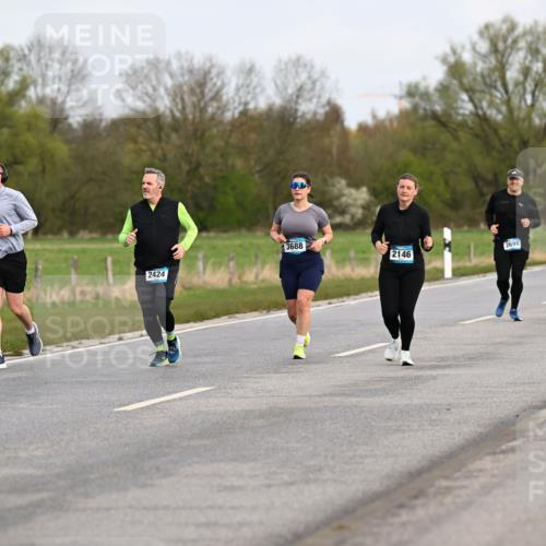 12.04.2026 - 45. Internationalen Wilhelmsburger Insellauf Dr. Thomas Lammeyer http://msf.ph/oto/9436932 12.04.2026 09:29:09 Laufen 473, 2424, 3688, 2146, 2698, 2697, 52, 4374 meine-sportfotos.de