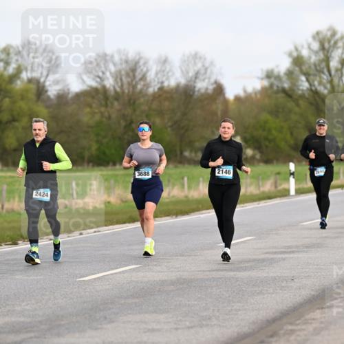 12.04.2026 - 45. Internationalen Wilhelmsburger Insellauf Dr. Thomas Lammeyer http://msf.ph/oto/9436942 12.04.2026 09:29:11 Laufen 4737, 2424, 3688, 2146, 2698, 2697, 437 meine-sportfotos.de