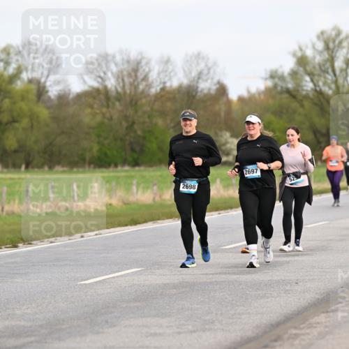 12.04.2026 - 45. Internationalen Wilhelmsburger Insellauf Dr. Thomas Lammeyer http://msf.ph/oto/9436975 12.04.2026 09:29:16 Laufen 2698, 2697, 4374 meine-sportfotos.de