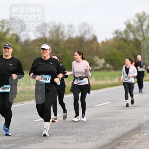 12.04.2026 - 45. Internationalen Wilhelmsburger Insellauf Dr. Thomas Lammeyer http://msf.ph/oto/9436991 12.04.2026 09:29:19 Laufen 2697, 52, 2698 meine-sportfotos.de
