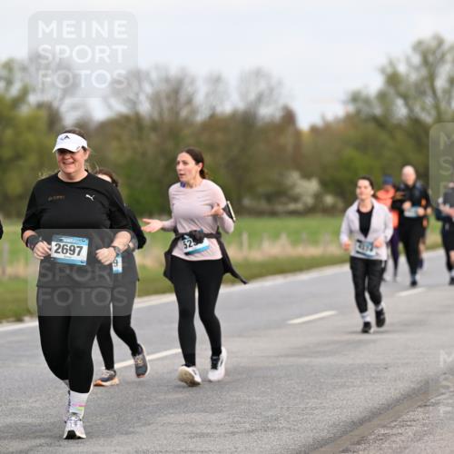12.04.2026 - 45. Internationalen Wilhelmsburger Insellauf Dr. Thomas Lammeyer http://msf.ph/oto/9436997 12.04.2026 09:29:20 Laufen 2697, 2698 meine-sportfotos.de