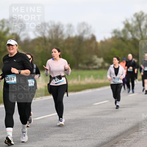 12.04.2026 - 45. Internationalen Wilhelmsburger Insellauf Dr. Thomas Lammeyer http://msf.ph/oto/9436999 12.04.2026 09:29:20 Laufen 2698, 2697, 929, 525, 4374 meine-sportfotos.de