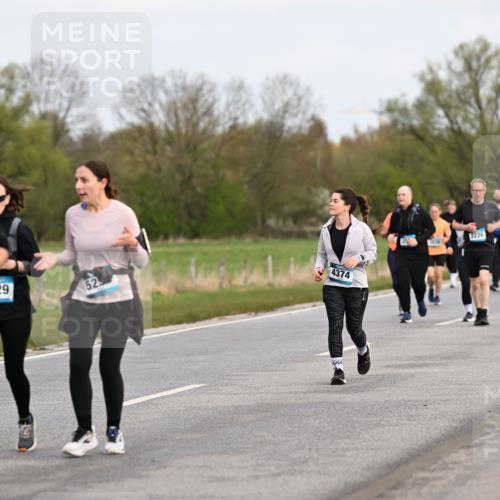 12.04.2026 - 45. Internationalen Wilhelmsburger Insellauf Dr. Thomas Lammeyer http://msf.ph/oto/9437004 12.04.2026 09:29:21 Laufen 2697, 2929, 525, 4374, 2226 meine-sportfotos.de