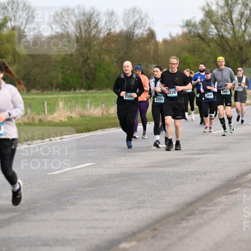 12.04.2026 - 45. Internationalen Wilhelmsburger Insellauf Dr. Thomas Lammeyer http://msf.ph/oto/9437023 12.04.2026 09:29:25 Laufen 4374, 255, 450, 2226, 3885, 3808, 3884, 2555, 104 meine-sportfotos.de