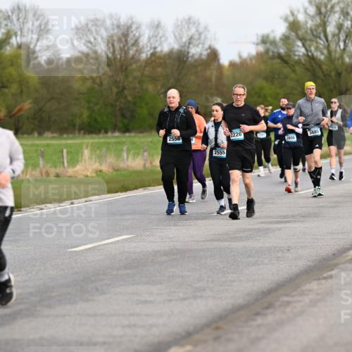 12.04.2026 - 45. Internationalen Wilhelmsburger Insellauf Dr. Thomas Lammeyer http://msf.ph/oto/9437024 12.04.2026 09:29:25 Laufen 374, 2556, 2555, 50, 2226, 3885, 3808, 3884, 2005 meine-sportfotos.de