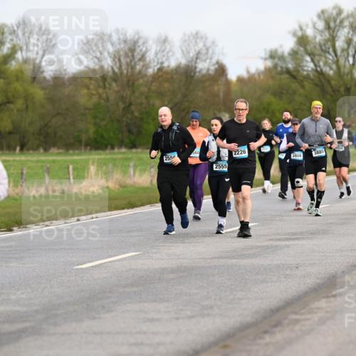 12.04.2026 - 45. Internationalen Wilhelmsburger Insellauf Dr. Thomas Lammeyer http://msf.ph/oto/9437026 12.04.2026 09:29:25 Laufen 4374, 566, 255, 2226, 2555, 3808, 3885, 3884, 3104, 2005 meine-sportfotos.de