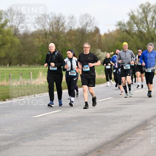 12.04.2026 - 45. Internationalen Wilhelmsburger Insellauf Dr. Thomas Lammeyer http://msf.ph/oto/9437033 12.04.2026 09:29:27 Laufen 2556, 2226, 3885, 2555, 884, 3104 meine-sportfotos.de