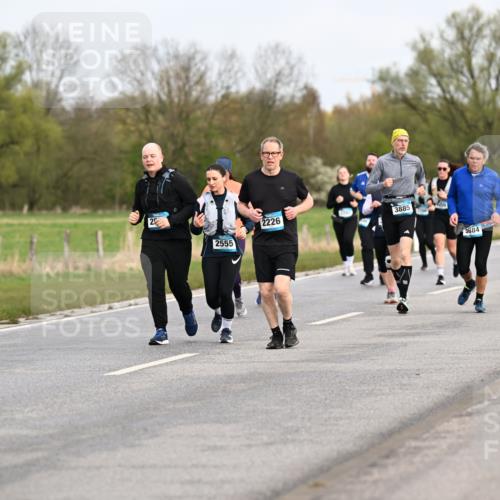 12.04.2026 - 45. Internationalen Wilhelmsburger Insellauf Dr. Thomas Lammeyer http://msf.ph/oto/9437034 12.04.2026 09:29:27 Laufen 25, 2555, 2226, 3885, 50, 3884, 3104 meine-sportfotos.de