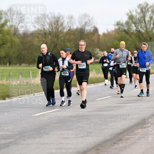 12.04.2026 - 45. Internationalen Wilhelmsburger Insellauf Dr. Thomas Lammeyer http://msf.ph/oto/9437035 12.04.2026 09:29:27 Laufen 255, 2226, 3885, 2555, 3884, 3104, 2009 meine-sportfotos.de