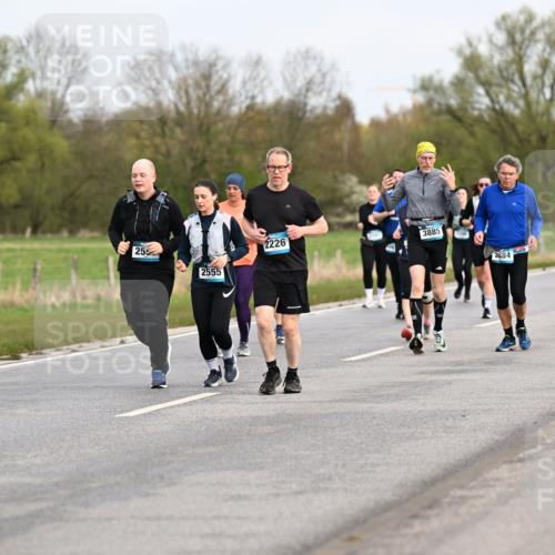 12.04.2026 - 45. Internationalen Wilhelmsburger Insellauf Dr. Thomas Lammeyer http://msf.ph/oto/9437037 12.04.2026 09:29:27 Laufen 255, 2555, 2226, 3885, 3884 meine-sportfotos.de