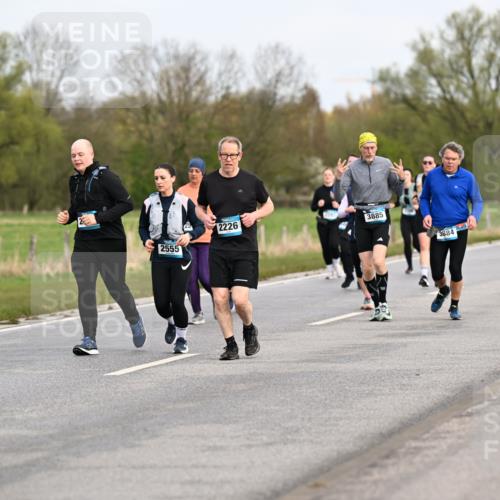 12.04.2026 - 45. Internationalen Wilhelmsburger Insellauf Dr. Thomas Lammeyer http://msf.ph/oto/9437038 12.04.2026 09:29:28 Laufen 2555, 2226, 3885, 3884, 3104 meine-sportfotos.de
