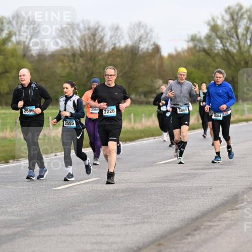 12.04.2026 - 45. Internationalen Wilhelmsburger Insellauf Dr. Thomas Lammeyer http://msf.ph/oto/9437040 12.04.2026 09:29:28 Laufen 2556, 2555, 2566, 2226, 3885, 3884, 3104 meine-sportfotos.de