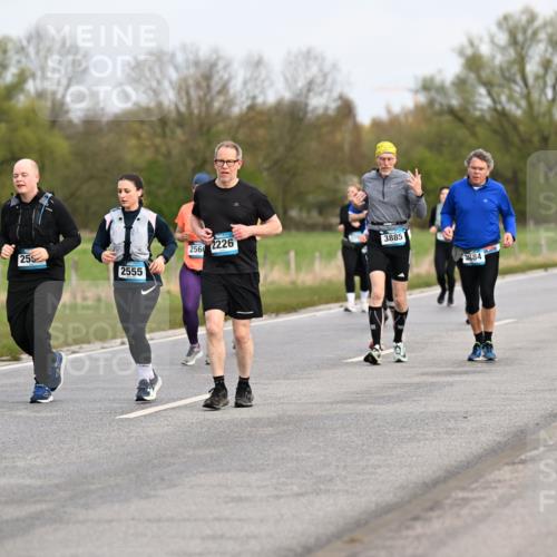12.04.2026 - 45. Internationalen Wilhelmsburger Insellauf Dr. Thomas Lammeyer http://msf.ph/oto/9437041 12.04.2026 09:29:28 Laufen 2566, 255, 2555, 2226, 3885, 3884 meine-sportfotos.de