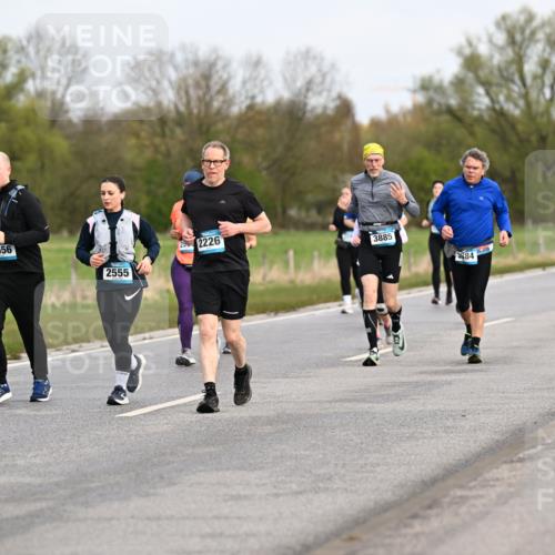 12.04.2026 - 45. Internationalen Wilhelmsburger Insellauf Dr. Thomas Lammeyer http://msf.ph/oto/9437042 12.04.2026 09:29:28 Laufen 2556, 2555, 258, 2226, 3885, 884 meine-sportfotos.de