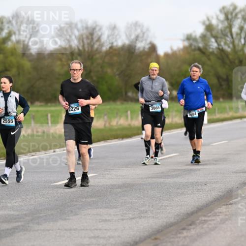 12.04.2026 - 45. Internationalen Wilhelmsburger Insellauf Dr. Thomas Lammeyer http://msf.ph/oto/9437045 12.04.2026 09:29:29 Laufen 25, 2555, 2226, 3885, 3884, 3104, 30 meine-sportfotos.de