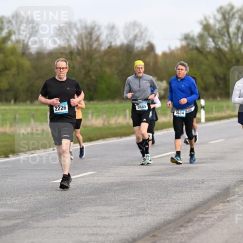 12.04.2026 - 45. Internationalen Wilhelmsburger Insellauf Dr. Thomas Lammeyer http://msf.ph/oto/9437048 12.04.2026 09:29:29 Laufen 2226, 3885, 2555, 3884, 3104, 3080 meine-sportfotos.de