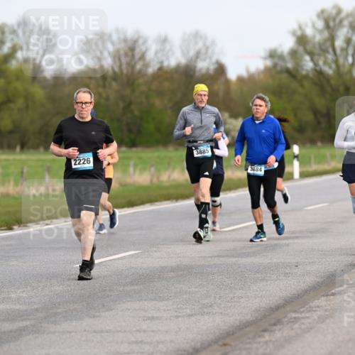 12.04.2026 - 45. Internationalen Wilhelmsburger Insellauf Dr. Thomas Lammeyer http://msf.ph/oto/9437049 12.04.2026 09:29:29 Laufen 3885, 2226, 2555, 3884, 308, 3104 meine-sportfotos.de