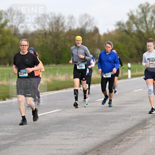 12.04.2026 - 45. Internationalen Wilhelmsburger Insellauf Dr. Thomas Lammeyer http://msf.ph/oto/9437052 12.04.2026 09:29:30 Laufen 2226, 3885, 55, 3884, 3104, 3080 meine-sportfotos.de