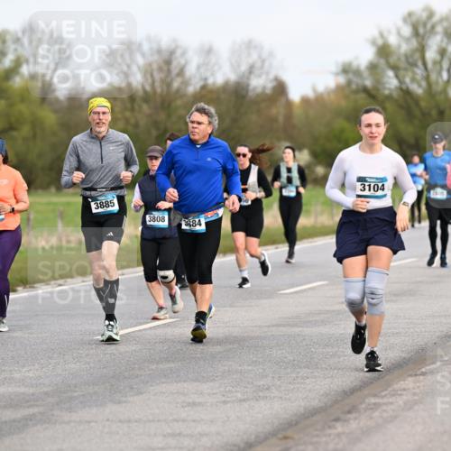 12.04.2026 - 45. Internationalen Wilhelmsburger Insellauf Dr. Thomas Lammeyer http://msf.ph/oto/9437064 12.04.2026 09:29:32 Laufen 839, 2566, 3885, 3808, 3884, 3104, 3080 meine-sportfotos.de