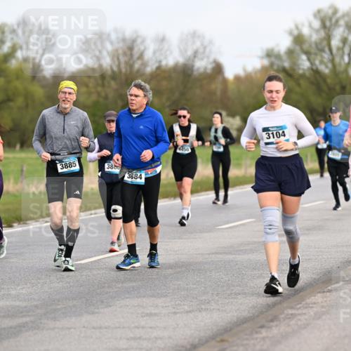 12.04.2026 - 45. Internationalen Wilhelmsburger Insellauf Dr. Thomas Lammeyer http://msf.ph/oto/9437066 12.04.2026 09:29:32 Laufen 835, 2566, 3885, 3800, 3884, 4450, 3104, 28015, 3080 meine-sportfotos.de