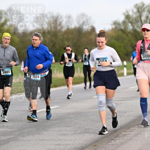 12.04.2026 - 45. Internationalen Wilhelmsburger Insellauf Dr. Thomas Lammeyer http://msf.ph/oto/9437071 12.04.2026 09:29:33 Laufen 2566, 3885, 3884, 4450, 3104, 3080 meine-sportfotos.de