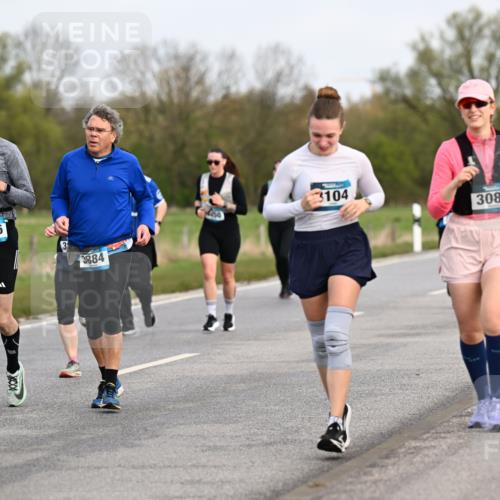 12.04.2026 - 45. Internationalen Wilhelmsburger Insellauf Dr. Thomas Lammeyer http://msf.ph/oto/9437073 12.04.2026 09:29:33 Laufen 566, 3104, 3885, 3080, 3, 3884 meine-sportfotos.de