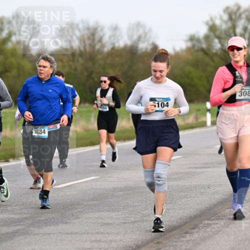 12.04.2026 - 45. Internationalen Wilhelmsburger Insellauf Dr. Thomas Lammeyer http://msf.ph/oto/9437074 12.04.2026 09:29:33 Laufen 56, 3885, 3884, 104, 3080 meine-sportfotos.de