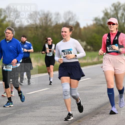 12.04.2026 - 45. Internationalen Wilhelmsburger Insellauf Dr. Thomas Lammeyer http://msf.ph/oto/9437077 12.04.2026 09:29:34 Laufen 3885, 3884, 3104, 30 meine-sportfotos.de