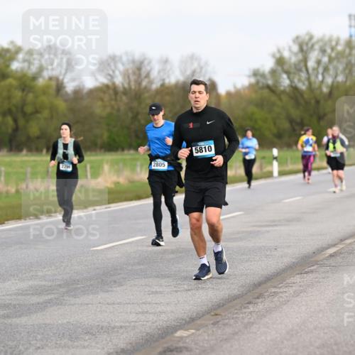 12.04.2026 - 45. Internationalen Wilhelmsburger Insellauf Dr. Thomas Lammeyer http://msf.ph/oto/9437103 12.04.2026 09:29:38 Laufen 2297, 2805, 4450, 2296, 5810 meine-sportfotos.de