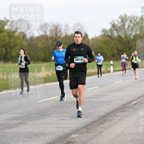 12.04.2026 - 45. Internationalen Wilhelmsburger Insellauf Dr. Thomas Lammeyer http://msf.ph/oto/9437105 12.04.2026 09:29:38 Laufen 4450, 2805, 5810 meine-sportfotos.de
