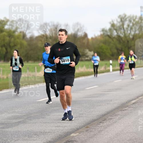 12.04.2026 - 45. Internationalen Wilhelmsburger Insellauf Dr. Thomas Lammeyer http://msf.ph/oto/9437109 12.04.2026 09:29:39 Laufen 2805, 5810 meine-sportfotos.de