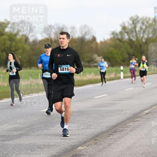 12.04.2026 - 45. Internationalen Wilhelmsburger Insellauf Dr. Thomas Lammeyer http://msf.ph/oto/9437111 12.04.2026 09:29:39 Laufen 2805, 581 meine-sportfotos.de