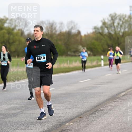 12.04.2026 - 45. Internationalen Wilhelmsburger Insellauf Dr. Thomas Lammeyer http://msf.ph/oto/9437112 12.04.2026 09:29:39 Laufen 2805, 5810 meine-sportfotos.de