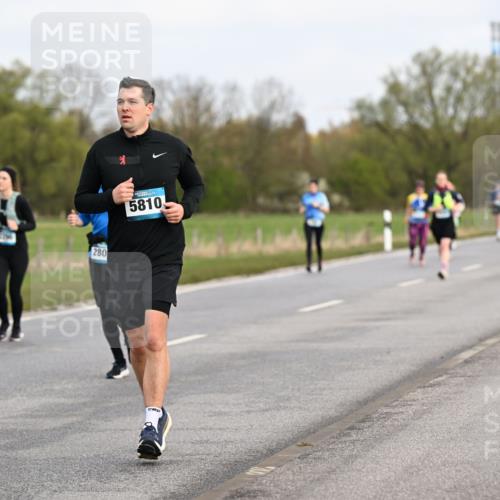 12.04.2026 - 45. Internationalen Wilhelmsburger Insellauf Dr. Thomas Lammeyer http://msf.ph/oto/9437113 12.04.2026 09:29:39 Laufen 280, 5810 meine-sportfotos.de
