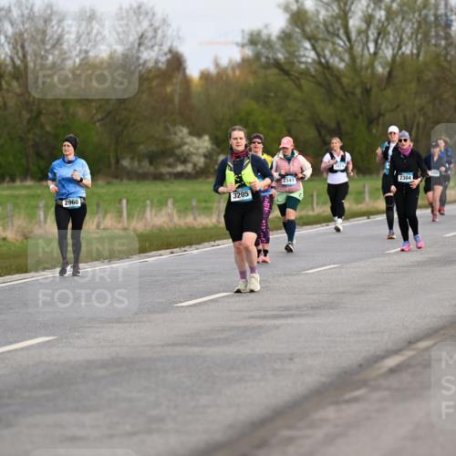 12.04.2026 - 45. Internationalen Wilhelmsburger Insellauf Dr. Thomas Lammeyer http://msf.ph/oto/9437118 12.04.2026 09:29:43 Laufen 2960, 3205, 2341, 2304, 2788 meine-sportfotos.de
