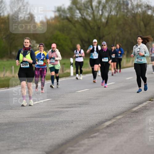 12.04.2026 - 45. Internationalen Wilhelmsburger Insellauf Dr. Thomas Lammeyer http://msf.ph/oto/9437122 12.04.2026 09:29:45 Laufen 2304, 2788, 4151, 3205, 2960 meine-sportfotos.de