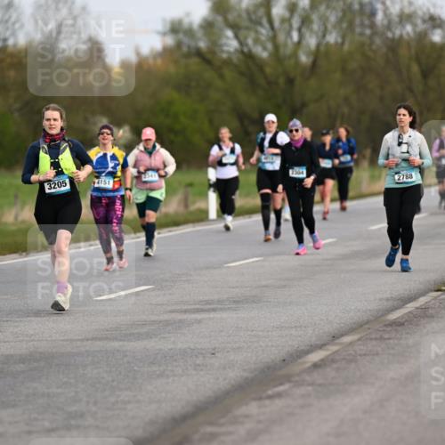 12.04.2026 - 45. Internationalen Wilhelmsburger Insellauf Dr. Thomas Lammeyer http://msf.ph/oto/9437125 12.04.2026 09:29:45 Laufen 3205, 4151, 2304, 2788, 3058 meine-sportfotos.de