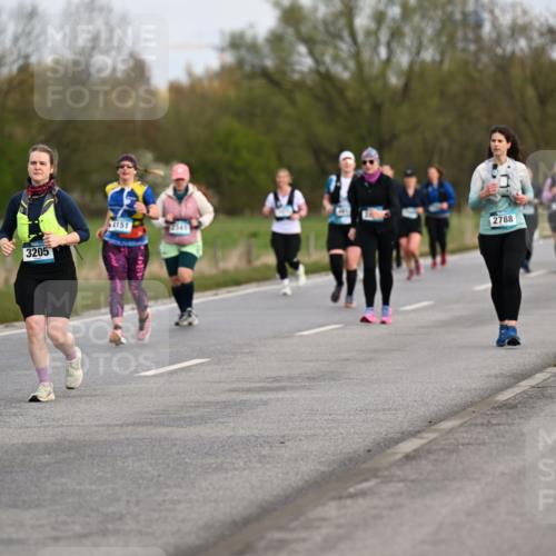 12.04.2026 - 45. Internationalen Wilhelmsburger Insellauf Dr. Thomas Lammeyer http://msf.ph/oto/9437129 12.04.2026 09:29:46 Laufen 3205, 4151, 2788 meine-sportfotos.de