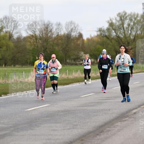 12.04.2026 - 45. Internationalen Wilhelmsburger Insellauf Dr. Thomas Lammeyer http://msf.ph/oto/9437149 12.04.2026 09:29:49 Laufen 4151, 3205, 2341, 2304, 2, 2788, 3058 meine-sportfotos.de
