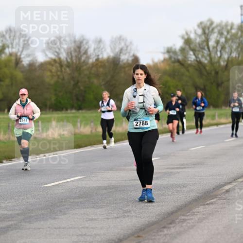 12.04.2026 - 45. Internationalen Wilhelmsburger Insellauf Dr. Thomas Lammeyer http://msf.ph/oto/9437167 12.04.2026 09:29:52 Laufen 2341, 4151, 2788, 3058 meine-sportfotos.de