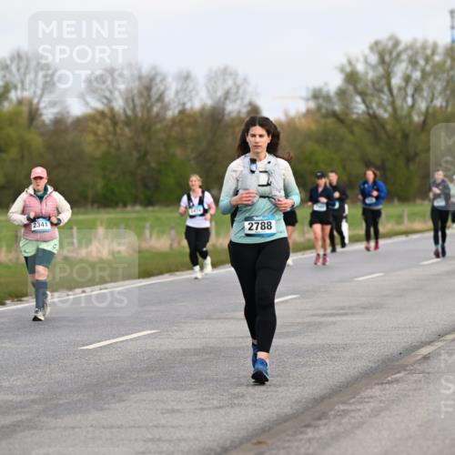 12.04.2026 - 45. Internationalen Wilhelmsburger Insellauf Dr. Thomas Lammeyer http://msf.ph/oto/9437168 12.04.2026 09:29:52 Laufen 2341, 4151, 2788, 3058 meine-sportfotos.de