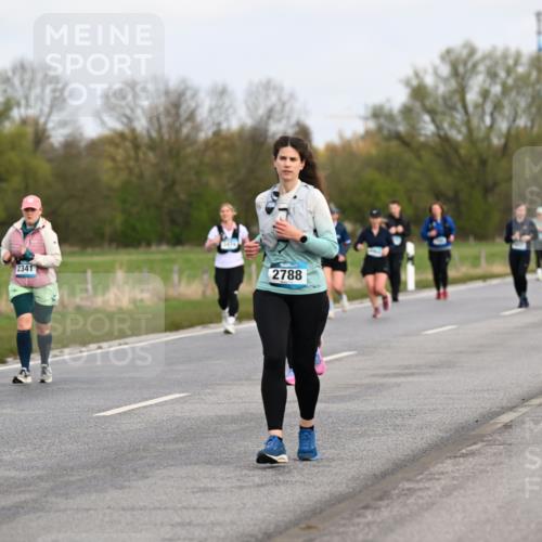 12.04.2026 - 45. Internationalen Wilhelmsburger Insellauf Dr. Thomas Lammeyer http://msf.ph/oto/9437170 12.04.2026 09:29:53 Laufen 2341, 4151, 2788, 3058 meine-sportfotos.de
