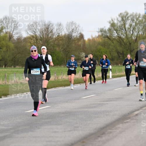 12.04.2026 - 45. Internationalen Wilhelmsburger Insellauf Dr. Thomas Lammeyer http://msf.ph/oto/9437186 12.04.2026 09:29:55 Laufen 2680, 5831, 2467, 2468, 2304, 2700, 3058, 2135 meine-sportfotos.de