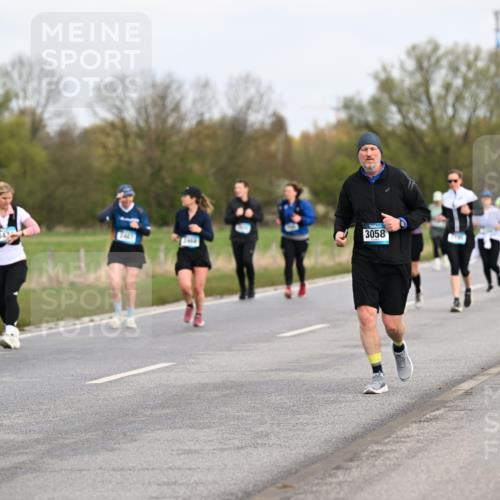 12.04.2026 - 45. Internationalen Wilhelmsburger Insellauf Dr. Thomas Lammeyer http://msf.ph/oto/9437207 12.04.2026 09:29:58 Laufen 4813, 3447, 3058 meine-sportfotos.de