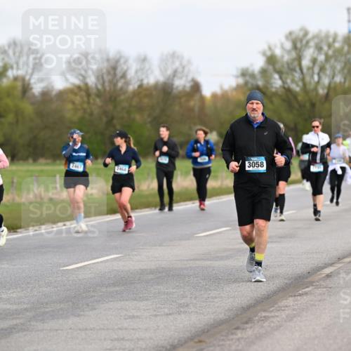 12.04.2026 - 45. Internationalen Wilhelmsburger Insellauf Dr. Thomas Lammeyer http://msf.ph/oto/9437210 12.04.2026 09:29:59 Laufen 13, 3474, 3058, 2467 meine-sportfotos.de