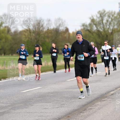 12.04.2026 - 45. Internationalen Wilhelmsburger Insellauf Dr. Thomas Lammeyer http://msf.ph/oto/9437213 12.04.2026 09:29:59 Laufen 3474, 3467, 3058 meine-sportfotos.de